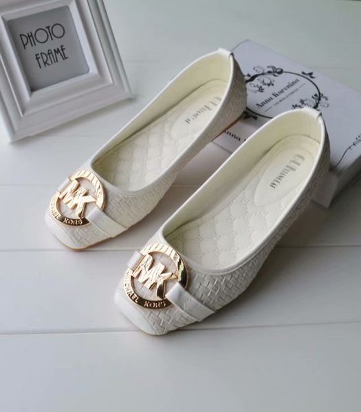 

the most popular sandals for men and women in 2019 are designed for luxury summer wear, wide, flat, chunky sandals, slippers and flip-flops, Black