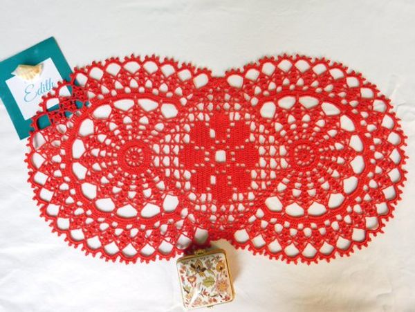 

1pcs oval red crochet tablecloth (48cm x 26cm or 18.89" x 10.24"), christmas table runner, lace doily, table centrepiece, coffee t, Black