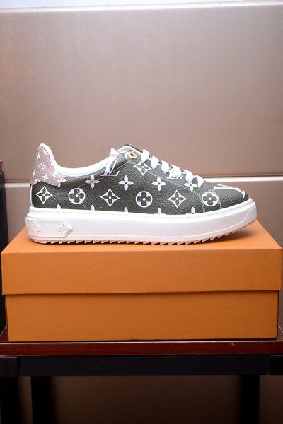 

2019 new luxury limited edition men's casual shoes, fashion wild sports shoes, original packaging shoe box delivery, yardage: 38-45