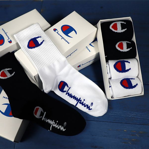 

In gift box long tube fa hion ock black and white men and women cotton port treet fa hion kateboarding treet dance ock