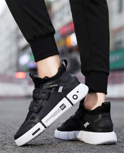 

2020 fashion designer shoes triple s sneakers cool sole stitching wild sneakers three color men running outdoor shoes