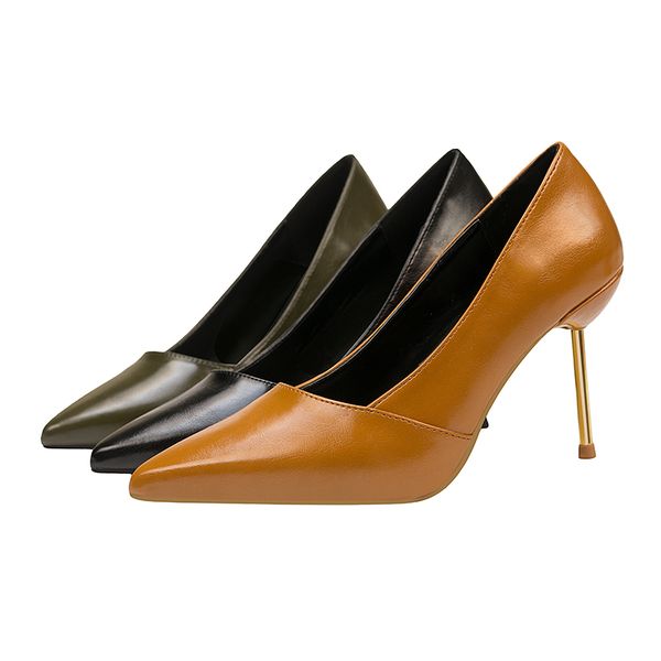

fresh autumn girl 2020 new versatile korean small shoes ol professional black single shoes