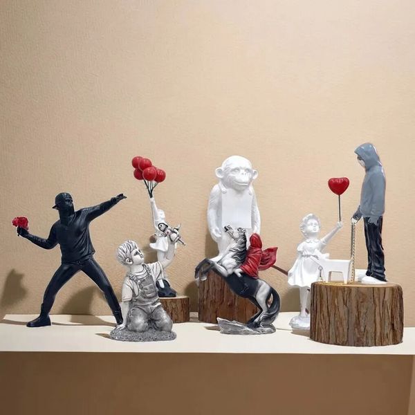 Mini Decorative Trinkets Decorative Objects Figurines Banksy keychain charm Sculpture Collection Flower Thrower Statue Pop Art Modern Balloon Girl Figurine De 16
