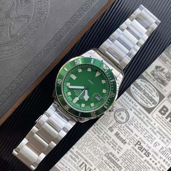 

Stainless Steel Case & Bracelet Men's Watch, Premium Workmanship, Classic Three-Hand Design, Automatic Mechanical Movement, Mineral Super Hard Glass, Bronze