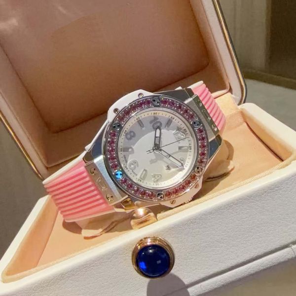 

High-end ladies' watch with pure white and bright case, precise and durable quartz movement, rich strap colors, simple, elegant and full of fashion sense, Bronze