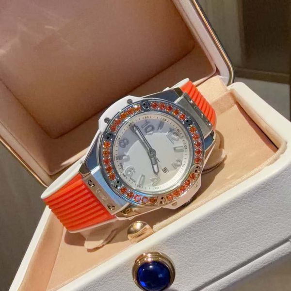 

High-end ladies' watch with quartz movement, pure white and bright as new case, rich and beautiful strap colors, simple, elegant and full of fashion sense, Green