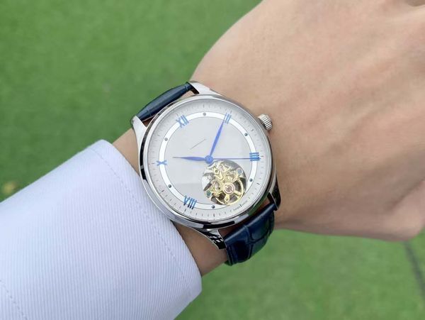 

Men's Elegant Watch: Model of Elegant Business, Emitting Classic Charm in Simplicity and Generosity, Black