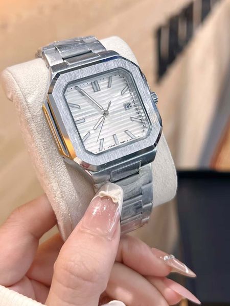 

Classic Best-selling Men's Watch Suitable for Both Casual and Business, Simple and Elegant Appearance, Driven by Precise Quartz Movement, Brown