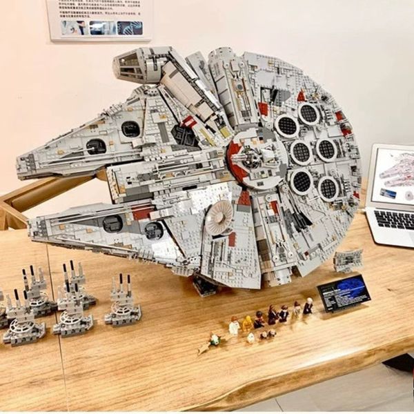 Millennium Falcon Stars Wars Film Building Set Large-scale assembly high-difficulty building block toys Boy Christmas birthday present Spaceship model Gift box