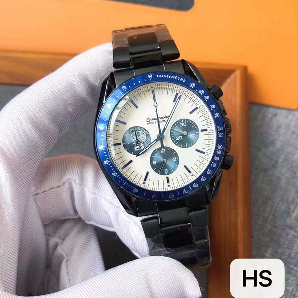 

Men's quartz watch series Craftsmanship of Premium Men's Watch: Stainless Steel Strap Tempered Through Trials, Accurate Timekeeping Originates from Focus, Light tan