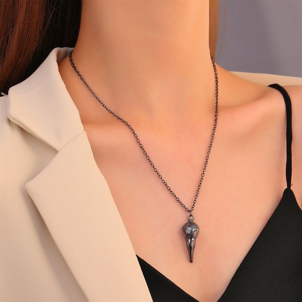 Gothic Punk Crow Skull Pendant Necklace for Women Minimalist Style Collarbone Chain Halloween Gift