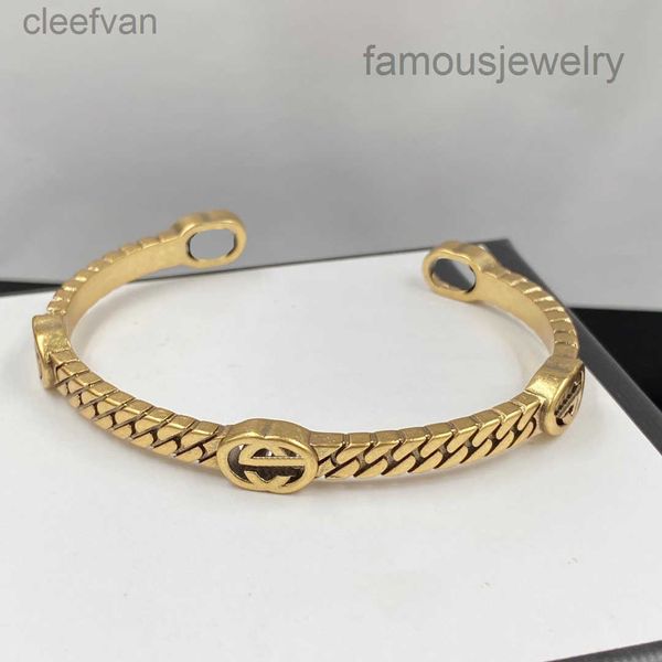 Designer The new high-end designer bracelet will never fade or cause allergies Fashion jewelry accessories