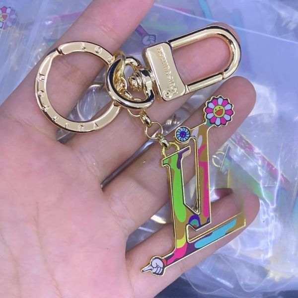 

Luxury designers keychains Letters with diamonds designers keychain top Car Key Chain Women Buckle jewelry Keyring Bags Pendant Exquisite Gift