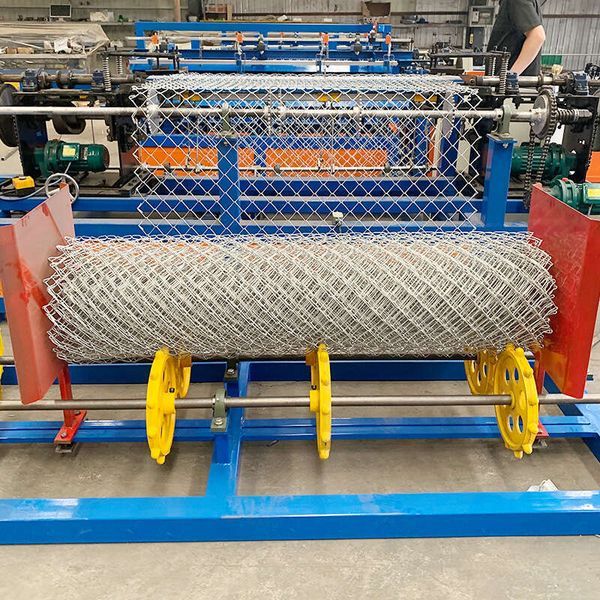

Fully Automatic Wire Mesh Weaving Machine for Chain Link Fence with Auto Locking and Rolling Equipment High Productivity