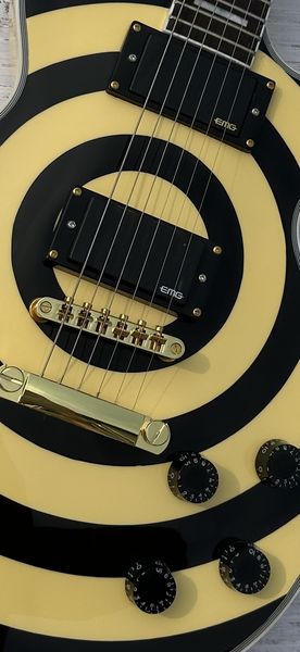 

Custom electric guitar, Zakk guitar, gold accessories, EMG pickup, classic black and white stripes, lightning packaging