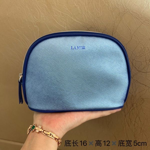 Eco-Friendly Shoulder Bag with Multiple Compartments - Durable Fabric Design