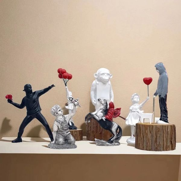 Mini Decorative Trinkets Decorative Objects Figurines Banksy keychain charm Sculpture Collection Flower Thrower Statue Pop Art Modern Balloon Girl Figurine De 18