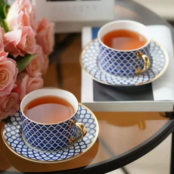 European-style Bone China Teacup and Saucer Set for Couples Home Hotels Restaurants or Best Friends Gift