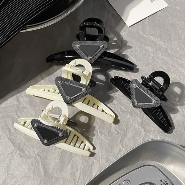 

Hair Clips Letter Barrettes Girl Triangle Hai Pin Designer Gift Jewelry Design Love Hairpin for Women Hair Accessories