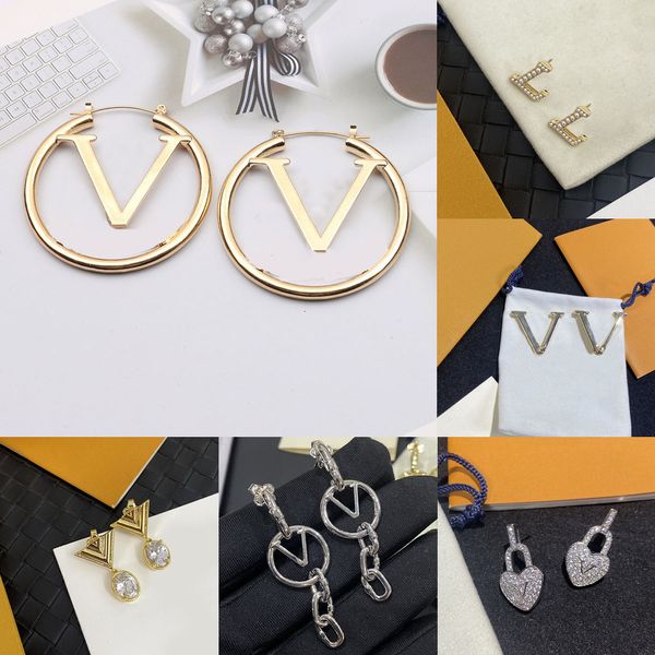 Earrings Stud Ear Heart Studs Letter Correct Designer Silver Plated Earring High Quality Brass Copper Material Men Women's Wedding Jewelry Birthday Gift