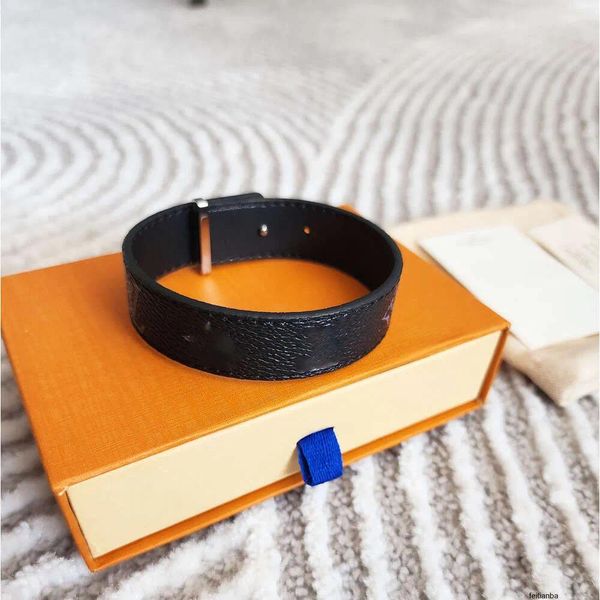 

Brand Designer leather bracelets High-end Luxury Mens womens Bracelets Fashion Unisex Jewelry With box