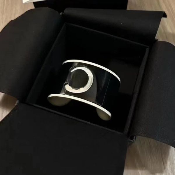 

Designer Bracelet Acrylic Bangle Designer Crystal Letter Bracelets Jewelry Wristband Cuff for Women Gift Accessories High Quality