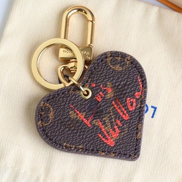 

Brand Designer Letter Keychain Heart Key Chain Brown Leather Men Women Bags Accessories Lovers Car Pendant With Box