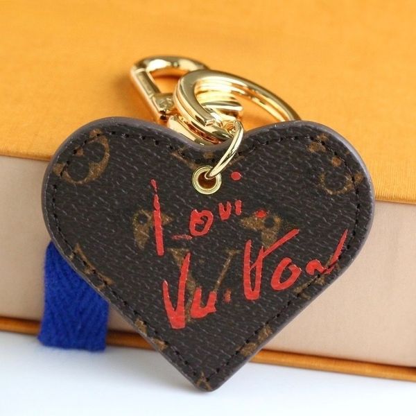 

Brand Designer Letter Keychain Heart Key Chain Brown Leather Men Women Bags Accessories Lovers Car Pendant With Box