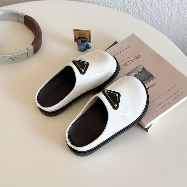 

2026 Trendy Mule Slides Black White fashion slides Summer loafers Stylish Casual Patent Leather Slip Ons for Women Elegant Casual Walking Slippers