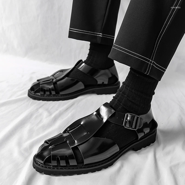 Sandals Fashion Trends Mens Summer Leather Sandal Classic Retro Style Flats Men Designer Roman Casual Light Ankle Strap