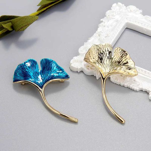 Creative Ginkgo Leaf brooch for Women Korean Fashion Simple Pin Personalized Luxury Design Metal Brooch Jewelry Gifts L260521