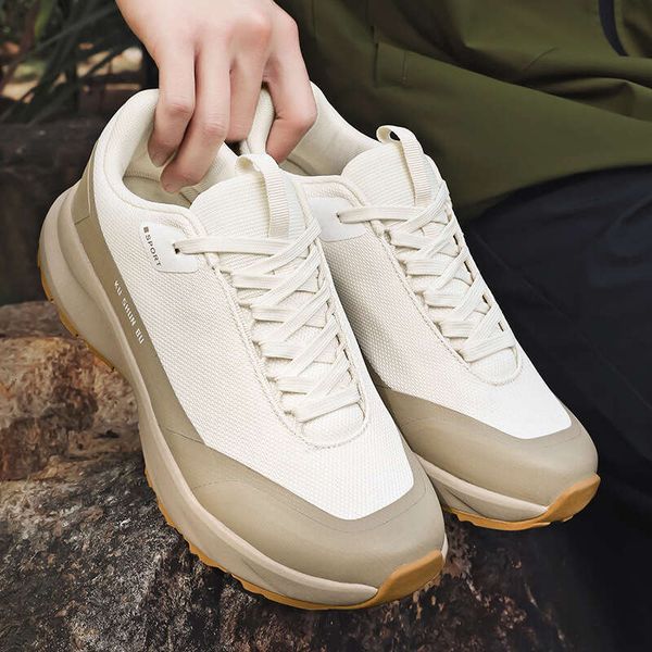 Running shoes, breathable, comfortable, lightweight, shock-absorbing, anti-slip, durable, low-top, suitable for outdoor sports and casual wear for men.