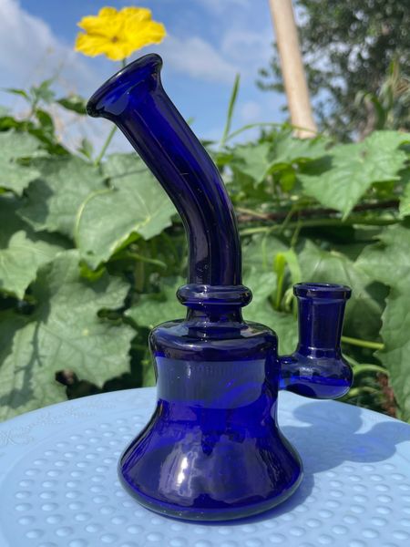 Hookahs bong blue rig ,6 inches around in height and 14mm joint , thick glass good quality welcome to order