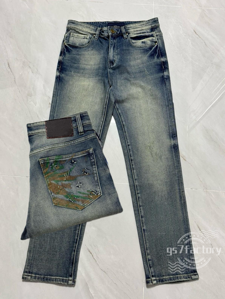 Elevate Your Look with Trendy Slim-Fit Designer Jeans for Men