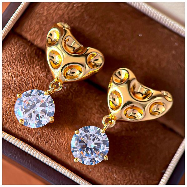 

Designer Earrings Designer Earrings Women Irregular Heart Four Claw Large Zircon Round Diamond Earring Luxury Jewlery Designer for Women Elegant Sparkling Gift