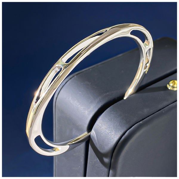 

Designer Bracelet Bracelet for Women Pig Nose Minimalist Fashion Bangle Geometric Hollow C Shape Open Bangles Luxury Jewlery Designer for Women Elegant