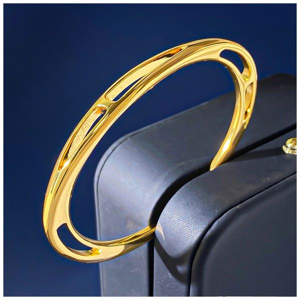 

Designer Bracelet Bracelet for Women Pig Nose Minimalist Fashion Bangle Geometric Hollow C Shape Open Bangles Luxury Jewlery Designer for Women Elegant Gift