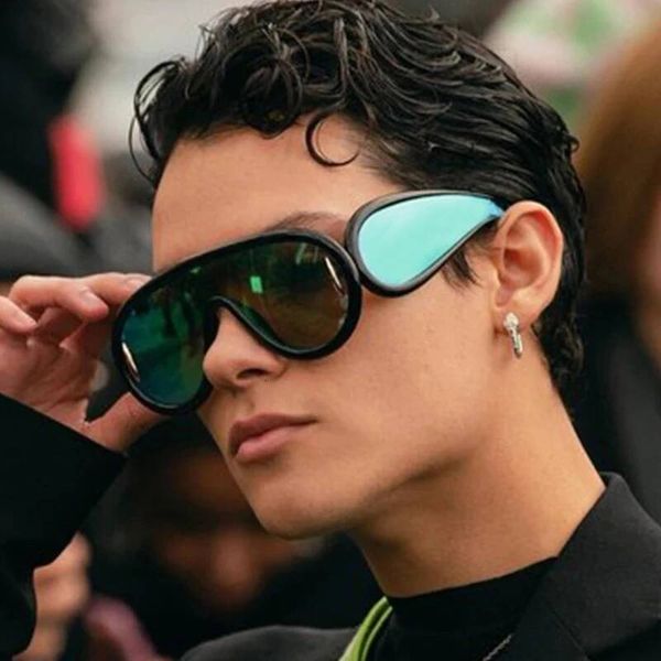 High Quality New Fashion Personality Hip Hop Cool Cyberpunk Sunglasses with Large Frame UV400 Anti UV Eyeglasses Oculos De Sol Feminino