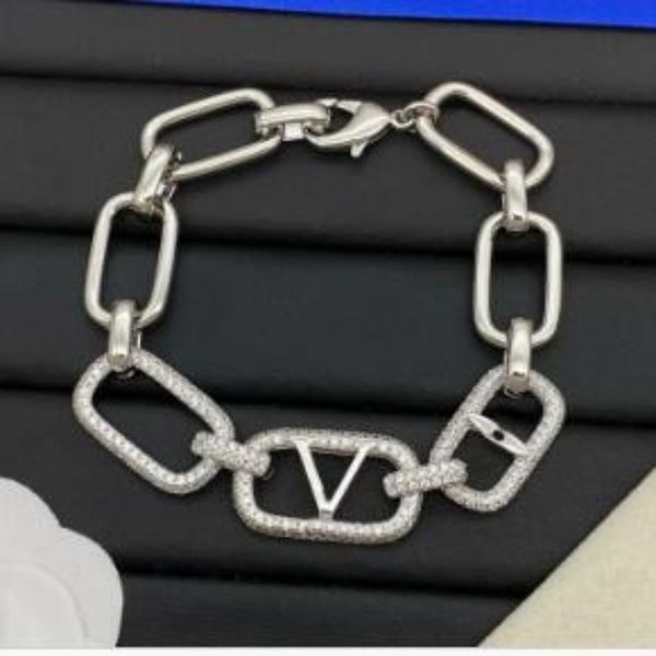 

Designer Bracelet Luxury Pearl Clover Charm Bracelet Gold Silver Plated Pendant Chain Bangle For Man Women Party Classic Jewelry Christmas Gift