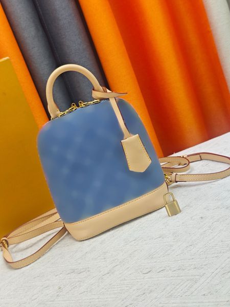 Timeless Design Classic Leather Satchel with Versatile Carrying Options
