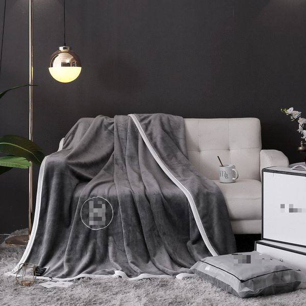 Luxurious Portable Blanket Set with Storage Pouch - Perfect Companion for Cozy Naps Anywhere