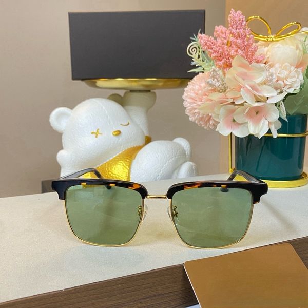 Chic Men's and Women's Travel Eyewear - High-Quality Polished Design with Full UV Shielding