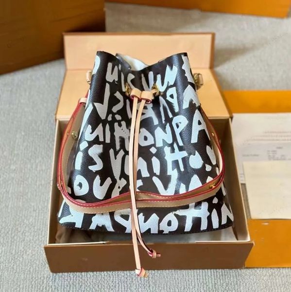 

Women Neonoe VL Graffiti Pattern Bucket Shoulder Bag French Brand L Coated Canvas Drawstring Crossbody Pouch Lady Adjustable Leather Straps Designer Bags, Pink