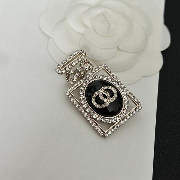 

Gold Plated Brooches Copper Letter Brass Women Men Pins Sweater Jewelry Designer Brooch Pin Marry Wedding Accessories