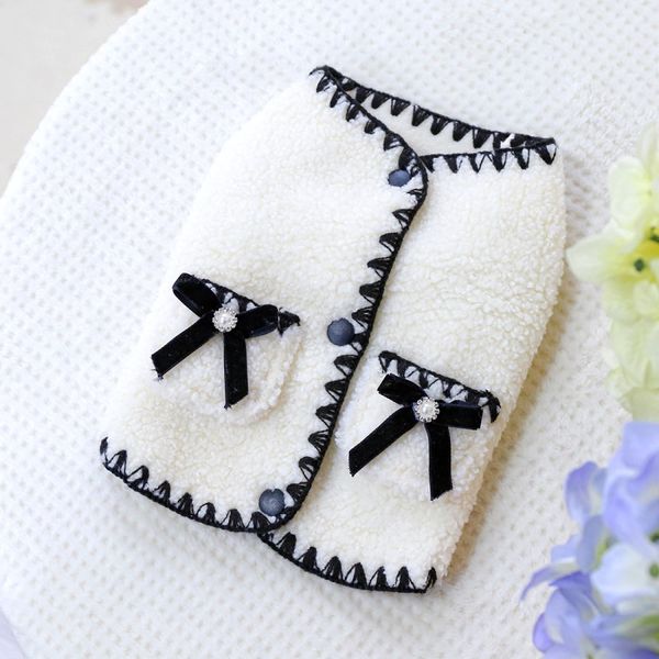 

Stylish Thin Coat: Black & White Fashion Dog Vest for Autumn Winter