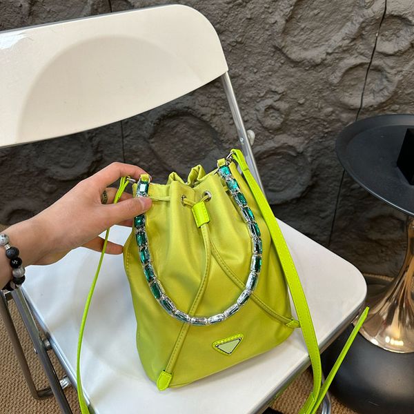 

Designer bags Classic Nylon Bucket bag Fashion Shoulder Bag Crossbody Bags Luxurys Purse Card Ccredit card slot Messenger Bag Fortune bag 19m, Brown