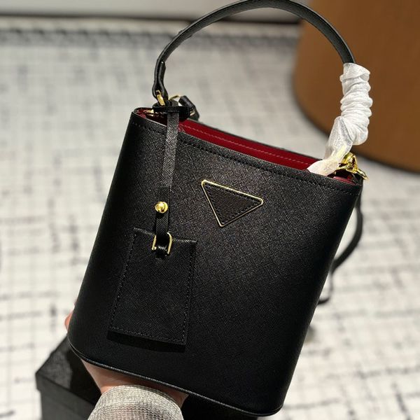 

Real Designer Quality leather Women luxurys Crossbody bag Handbags Bucket bag Messenger bag Chain Bag Clutch Flap crossbody lady clutch Fortune bag 18m, Black