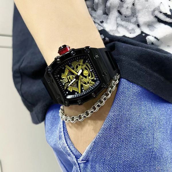 

Cool and domineering new sports and leisure men's watch with a metal shell and glowing dial. This is not just an ordinary watch, but also an attitude towards life