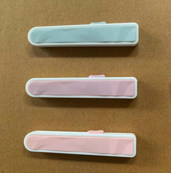 

Green Living Must-Have: Portable Foldable Eyebrow Scissors Featuring a Cute Whale Motif