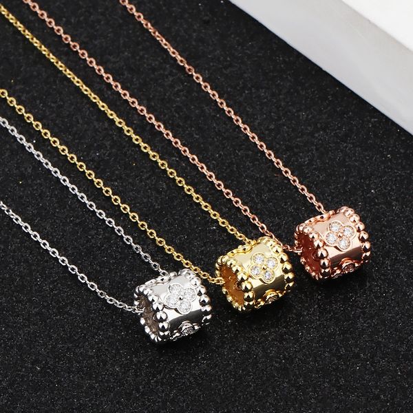 

Clover Necklace Luxury Fashion Designer Pendant Necklace Women's Necklace High Version Kaleidoscope Pendant Necklace Classic Versatile